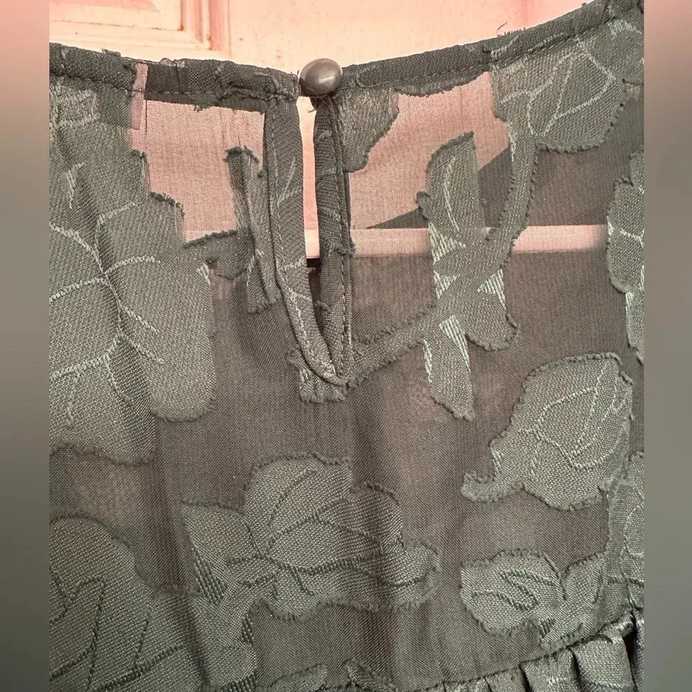 Amazon brand green lace short sleeved top - Image 6