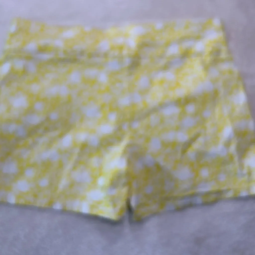 Floral Yellow and White Shorts Size 16 - Image 3