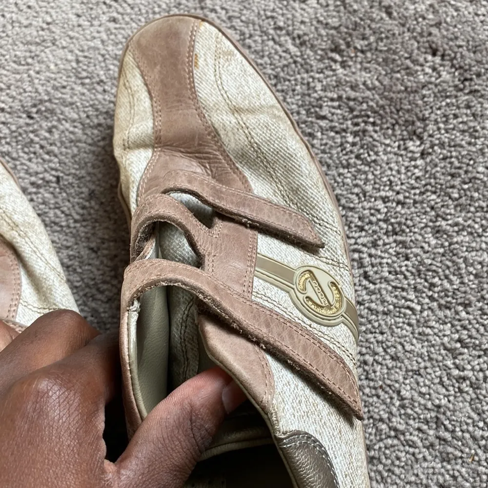 Ecco Velcro Shoes SIZE 41 Tan - Image 5