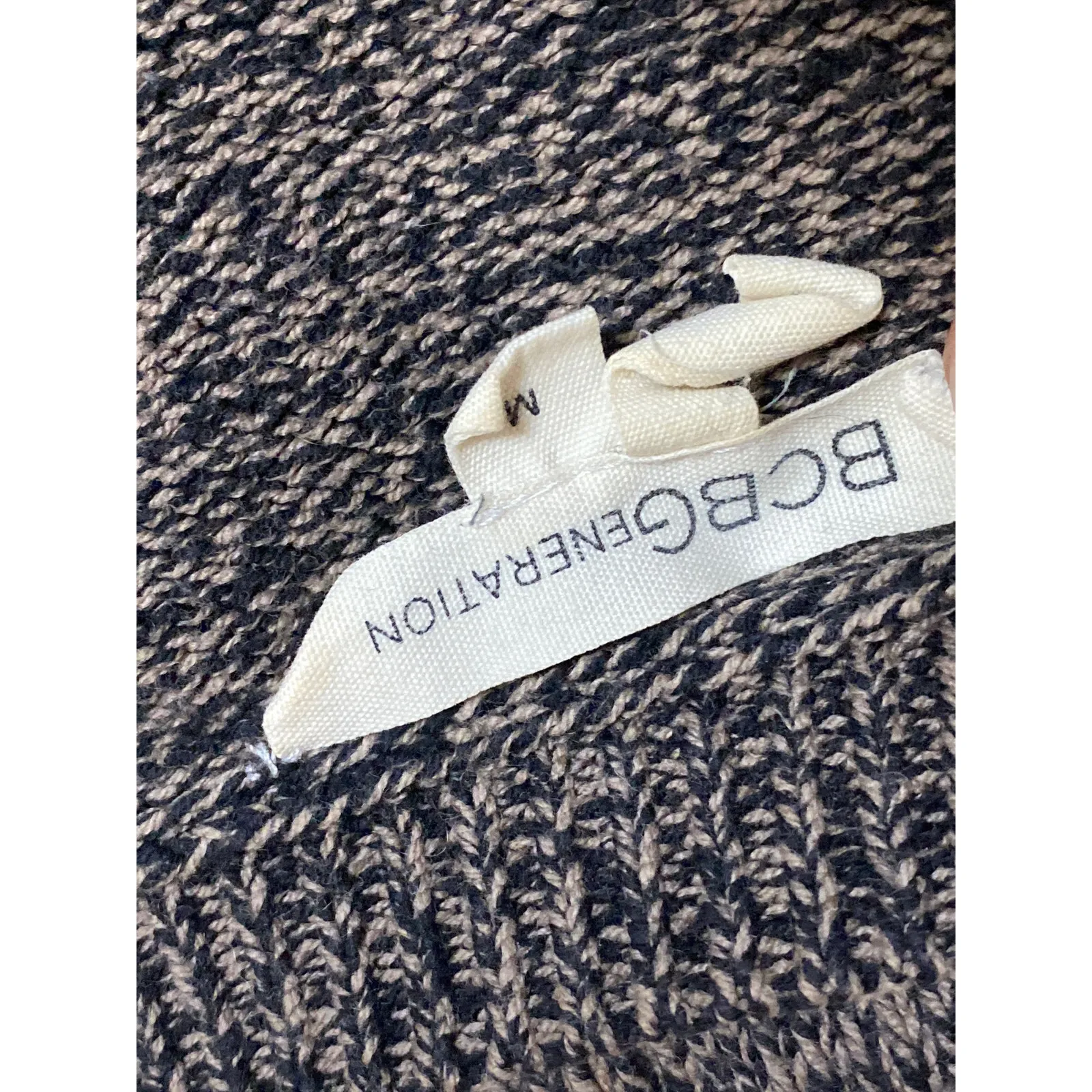 BCBGeneration Women's Gray V Neck Pullover Knit Long Sleeve Sweater Top Size M - Image 4