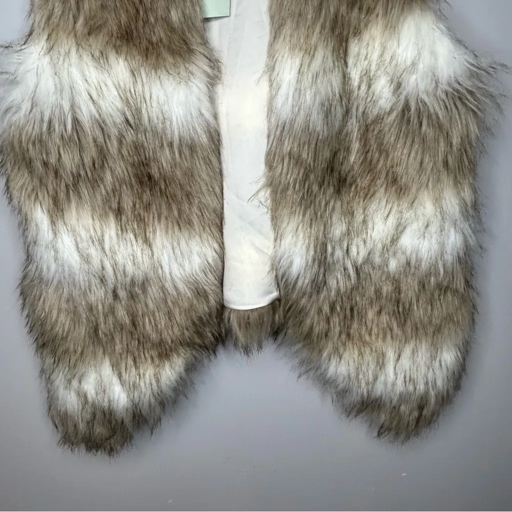 Skies are Blue Two-Tone Faux Fur Vest Size L NWT - Image 5