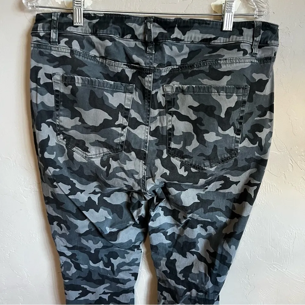 Lane‎ Bryant Gray Camo Soft Skinny Crop Pants - Image 8