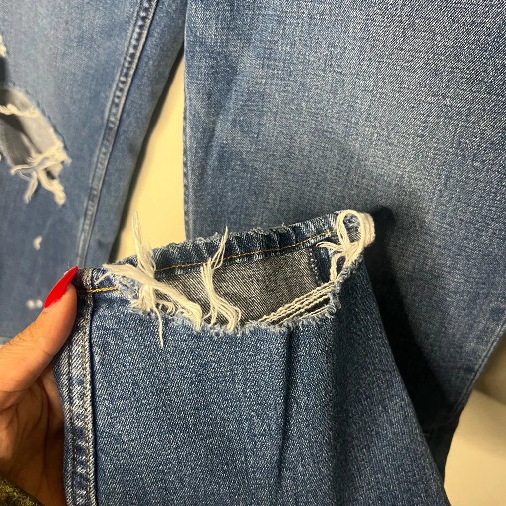 Abercrombie & Fitch The Mom High Rise Ripped Distressed Denim Medium Wash Size 8 - Image 7