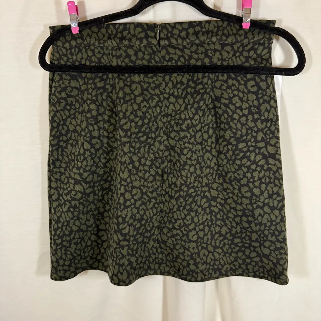 Love Riche Dress Up Black Green Mini Skirt Scrunch Scallop Front Size Med NWT - Image 4