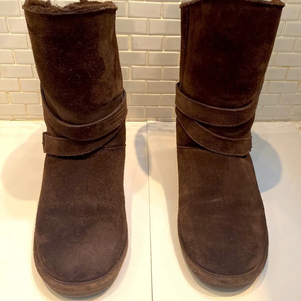 Bearpaw 💯 chocolate brown suede boots with wool blend lining. Size 8. - Image 4