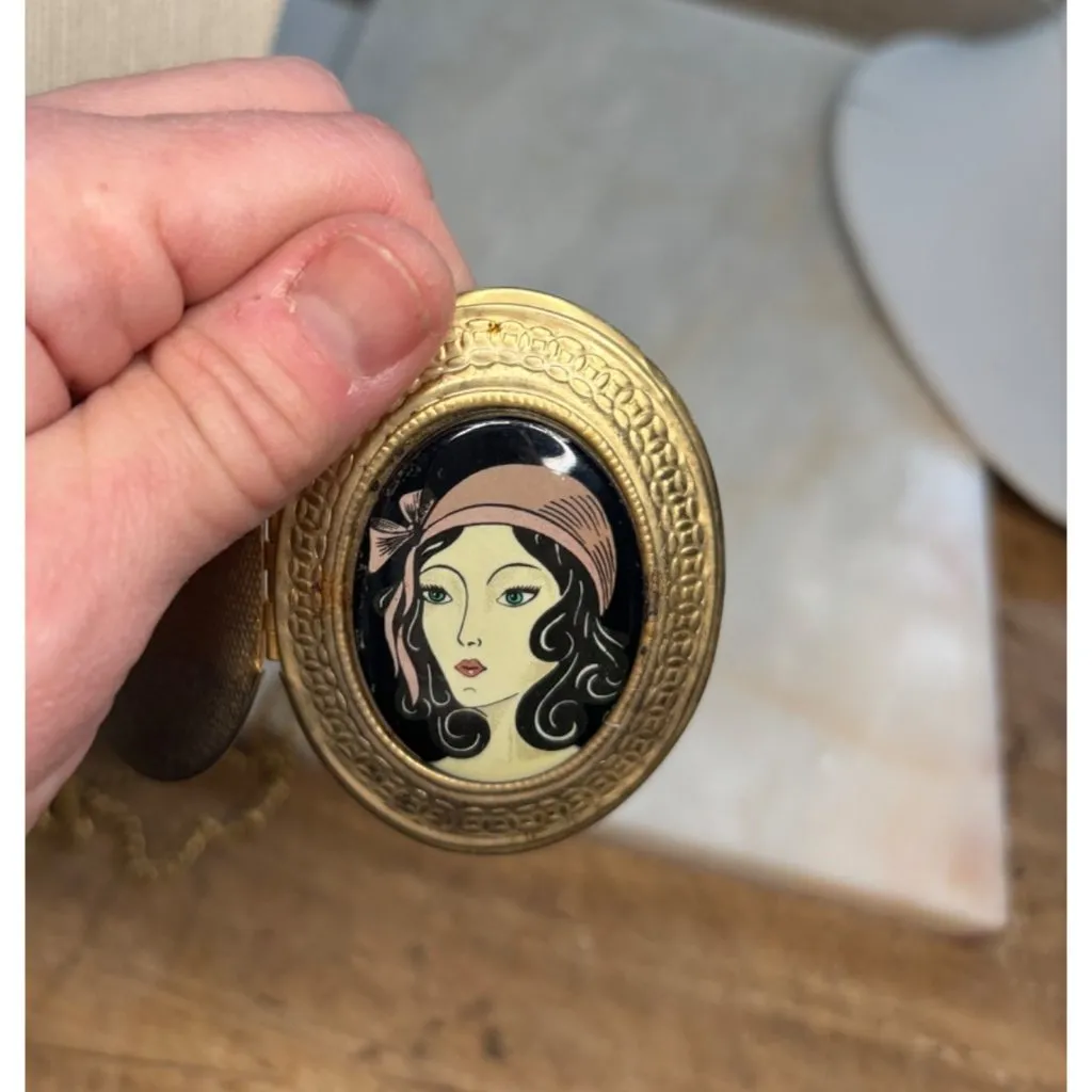 Vintage Art Deco Gold - Image 6