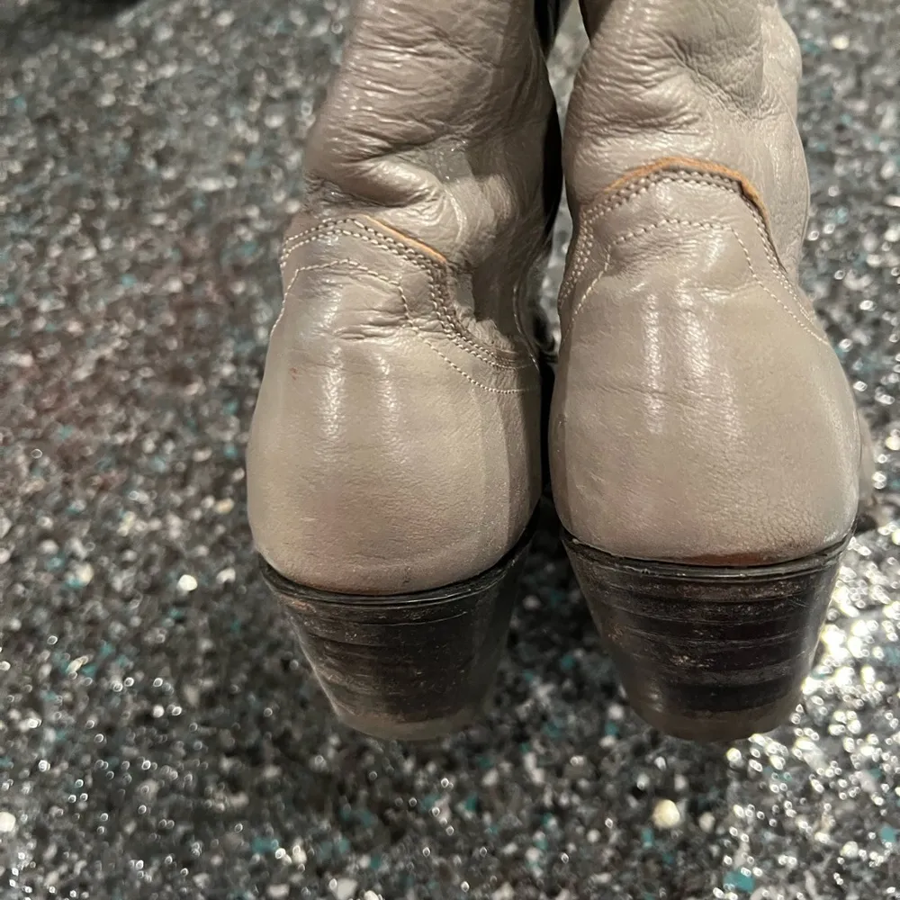 Vtg Gray + Burgundy Red Cowboy Boots with Hearts By Justin C3215 Size 5B w/ box - Image 9