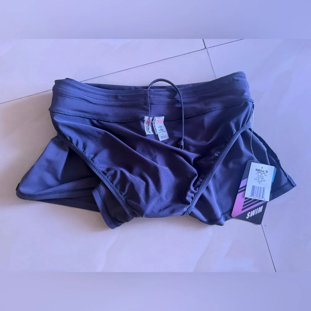 ZeroXposur Women's Swim Shorts gray size 6 elastic waist - Image 8