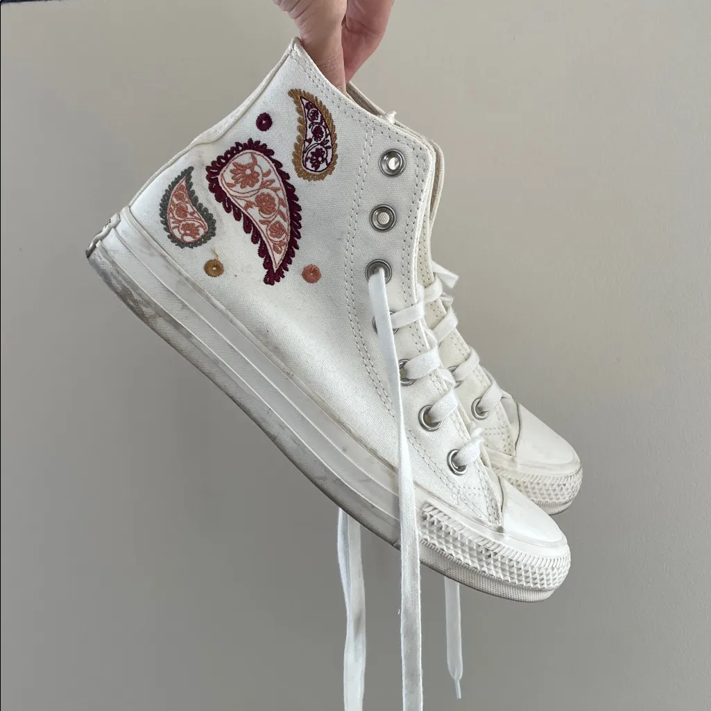 CONVERSE Chuck Taylor All Star High Top Sneakers Paisley Marquis Mills Size 7.5 - Image 4