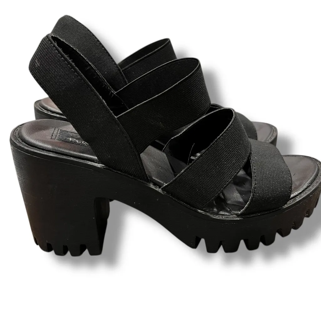 Y2K 90s Vibe ID Required Black Strappy Chunky heel Sandals SIZE 7 - Image 2