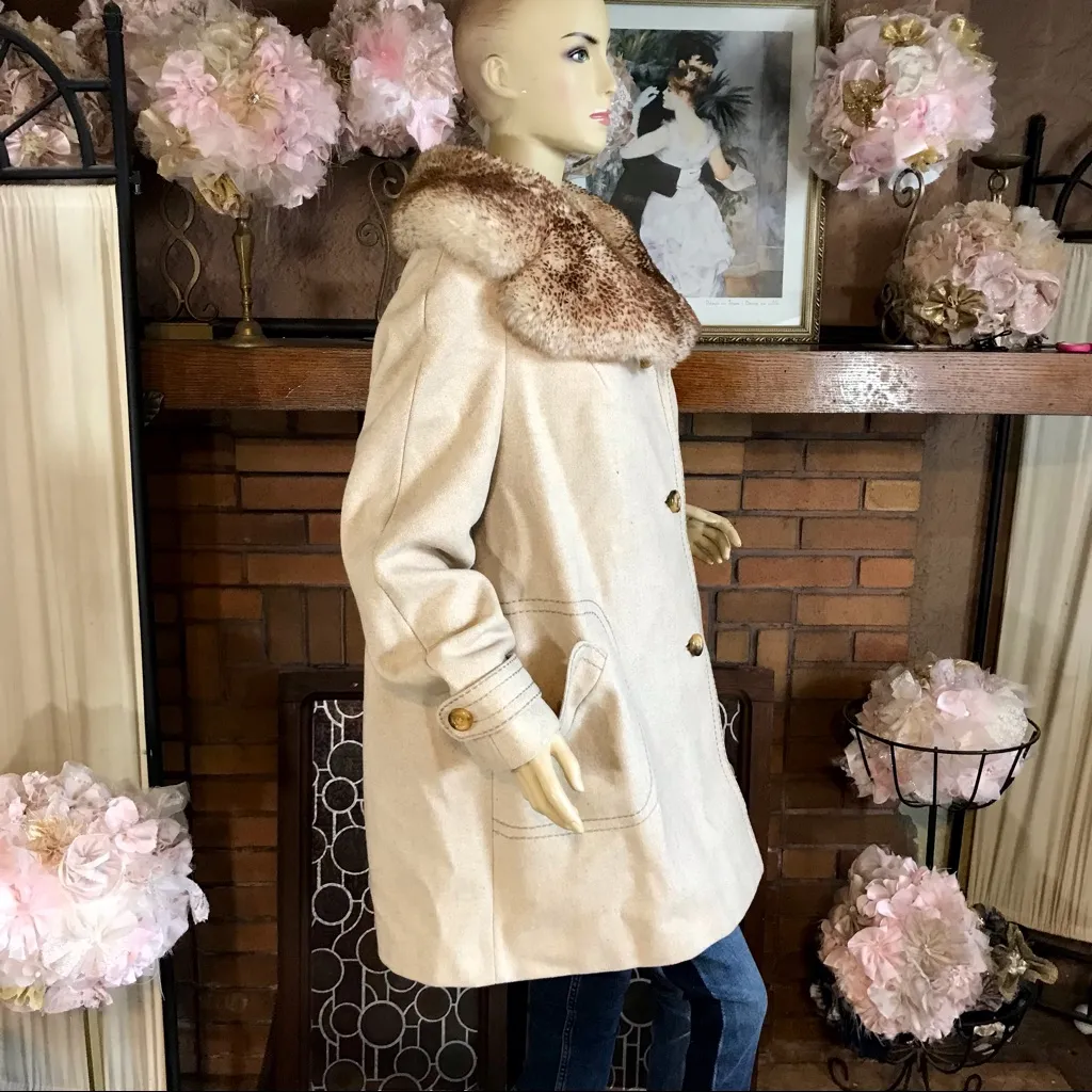 VINTAGE 1970'S BEIGE COUNTRY PACER WOOL AND SHEARLING TRIM COAT (18) - Image 4