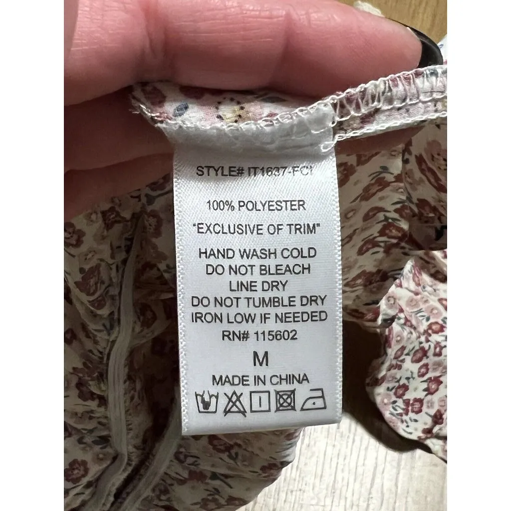 All‎ In Favor Floral V-Neck Ruffle Top Size Medium - Image 7