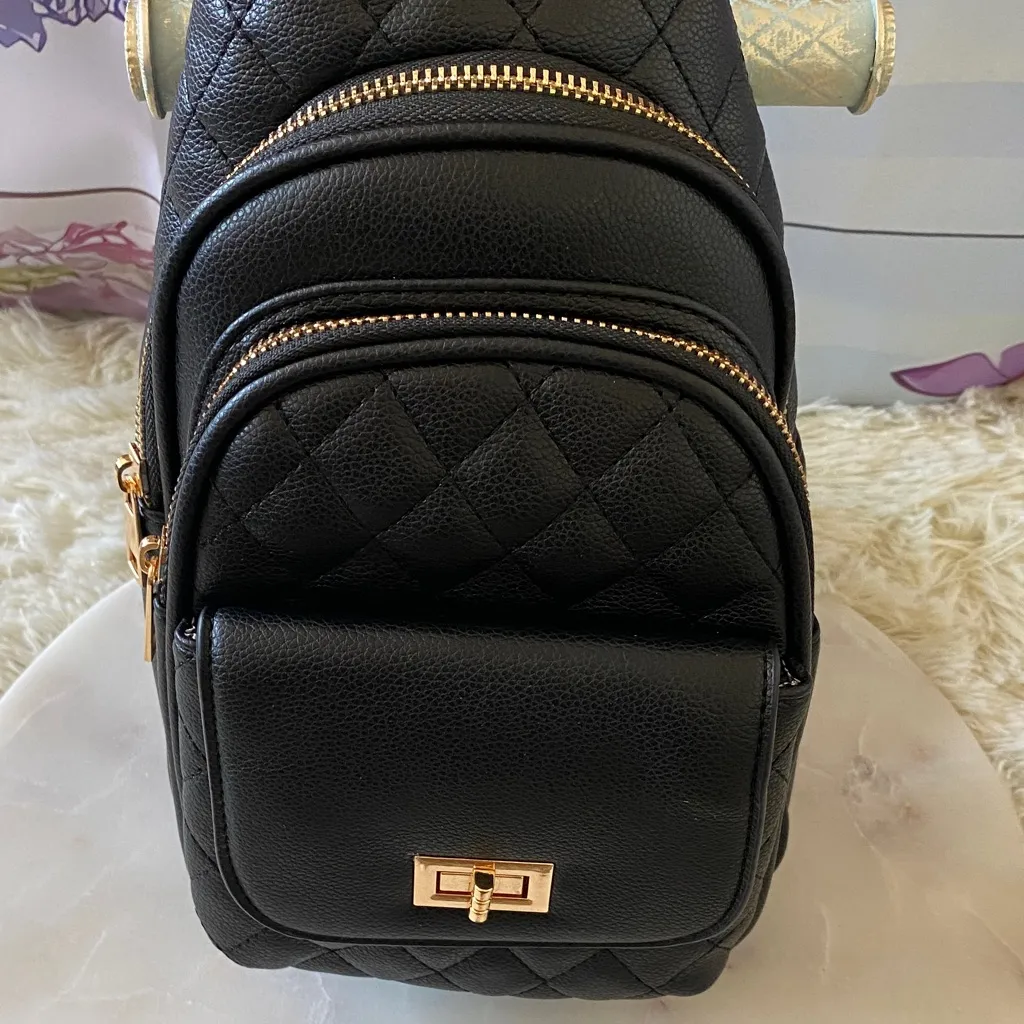 NWT SUGU Emma Diamond Quilted Triple Compartment Crossbody Sling Bag Black - Image 3