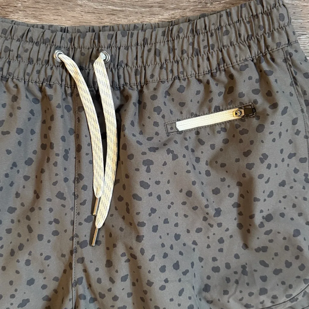 Vuori Gray Shorts High Rise Large clementine 2.0 Short - Image 5