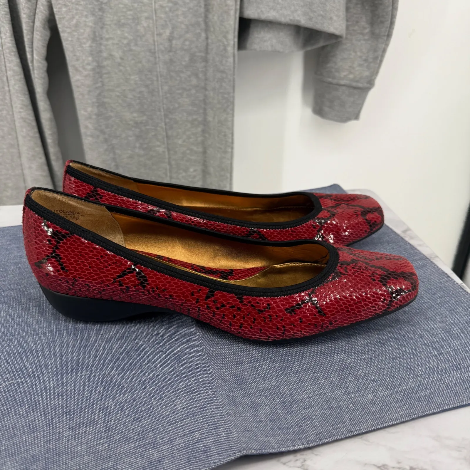 Circa Joan‎ & David Yolanda Red Snakeskin Print Wedge 10M Pumps Edgy Comfort Size 10 - Image 4