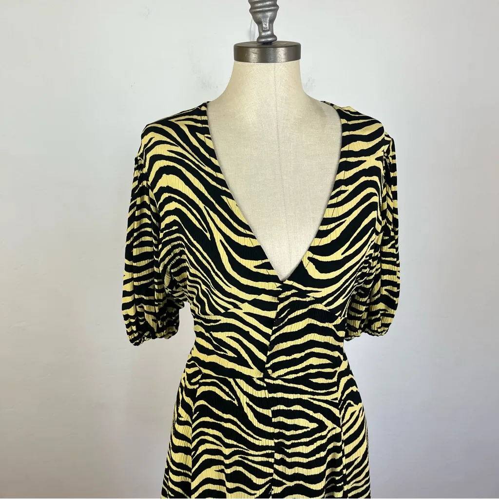 Faithfull The Brand Ilia Dress in Pale Yellow Amaia Zebra - Image 4