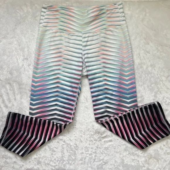 Athleta Women's High Rise Prism Chaturanga Striped Crop‎ Leggings Size Medium - Image 7