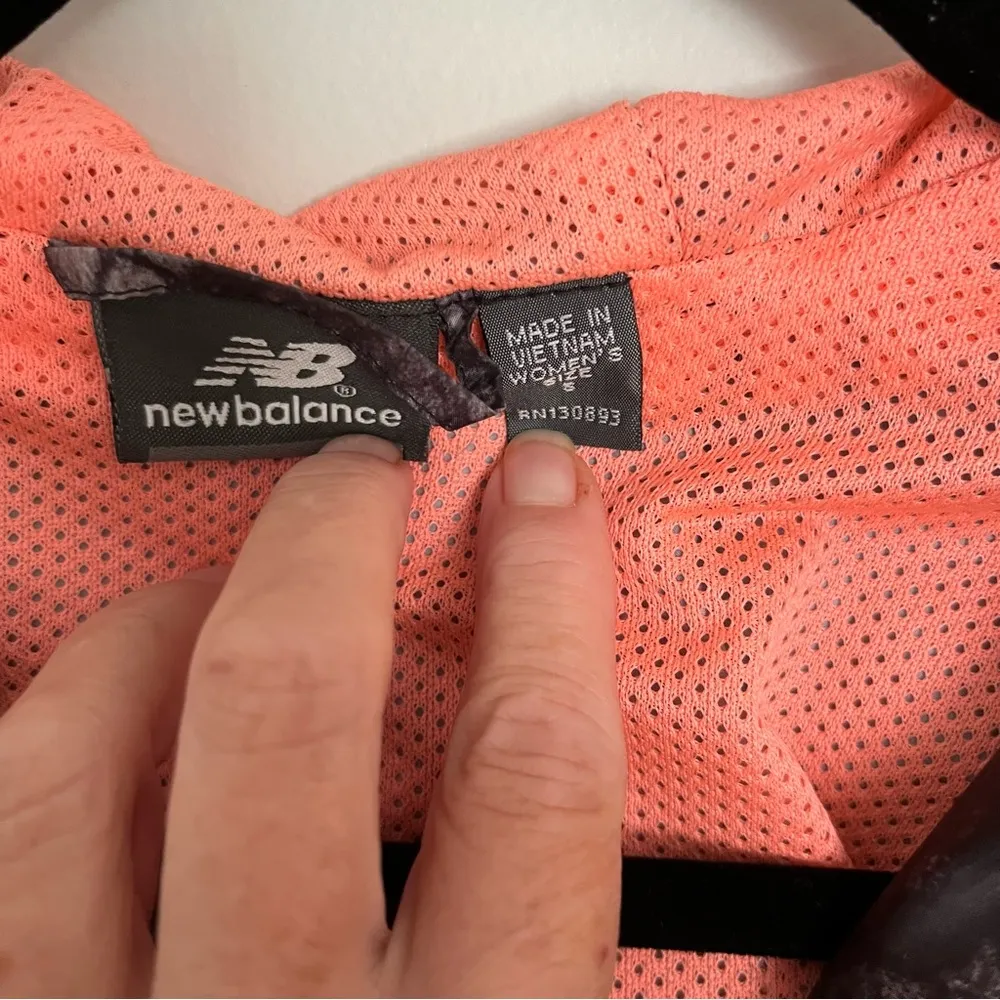 New Balance  Running Jacket. EUC Size Small - Image 7