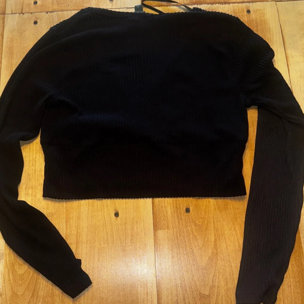 Wild Fable Black Ribbed Long Sleeve Cropped Top - Image 4