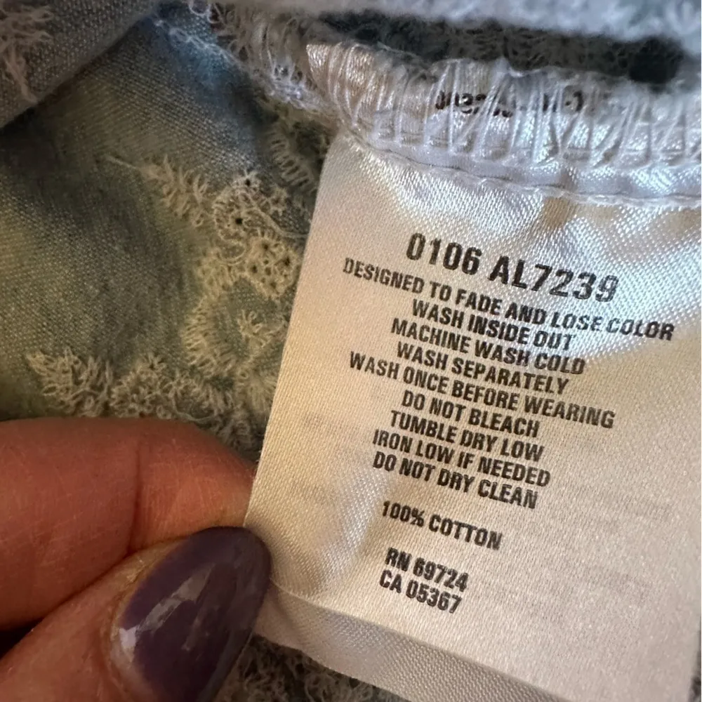 Columbia XCO Women's Blue Chambray Sleeveless Boho Tank Top Embroidered Size S - Image 9