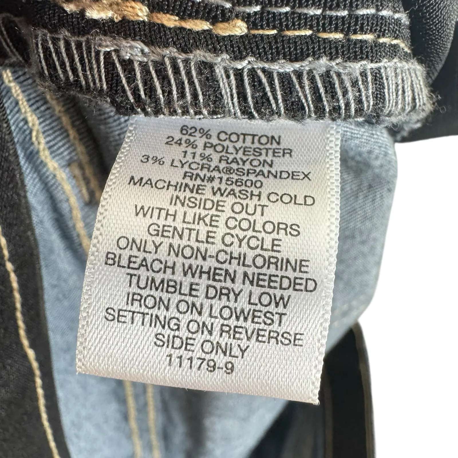 Liz Claiborne Dark Wash Mid Rise Cotton Blend Bermuda Length Jean Shorts Size 12 - Image 5