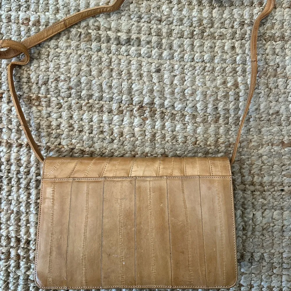 Vintage Eel Skin Convertible Clutch Purse in Beige Straps are removable Tan - Image 2