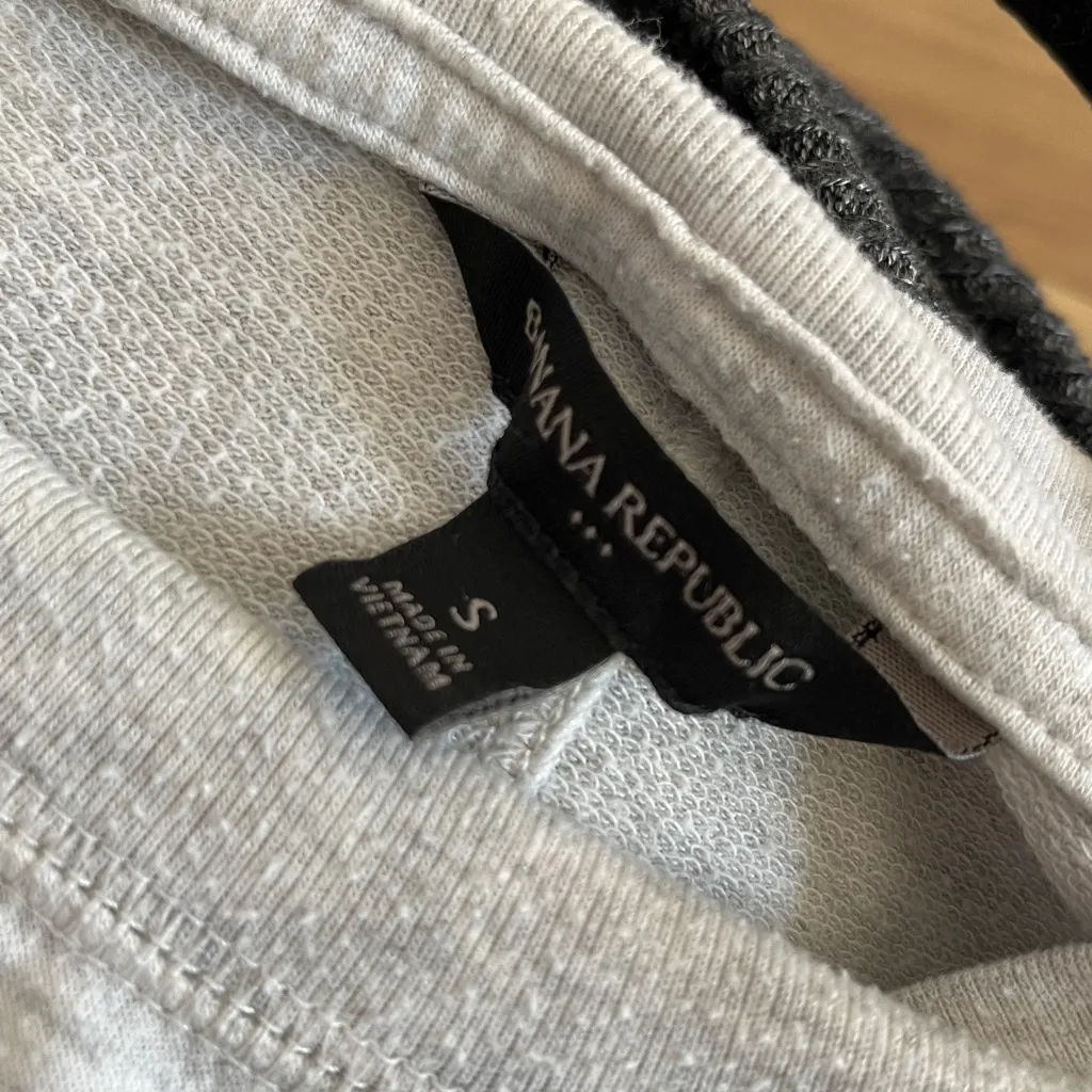 Banana Republic Tee - Image 3