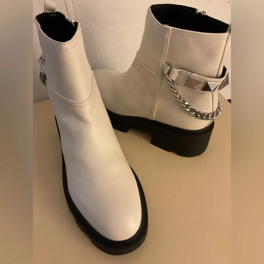 Marc Fisher women white leather Chelsea Waty boots size 9.5 - Image 8