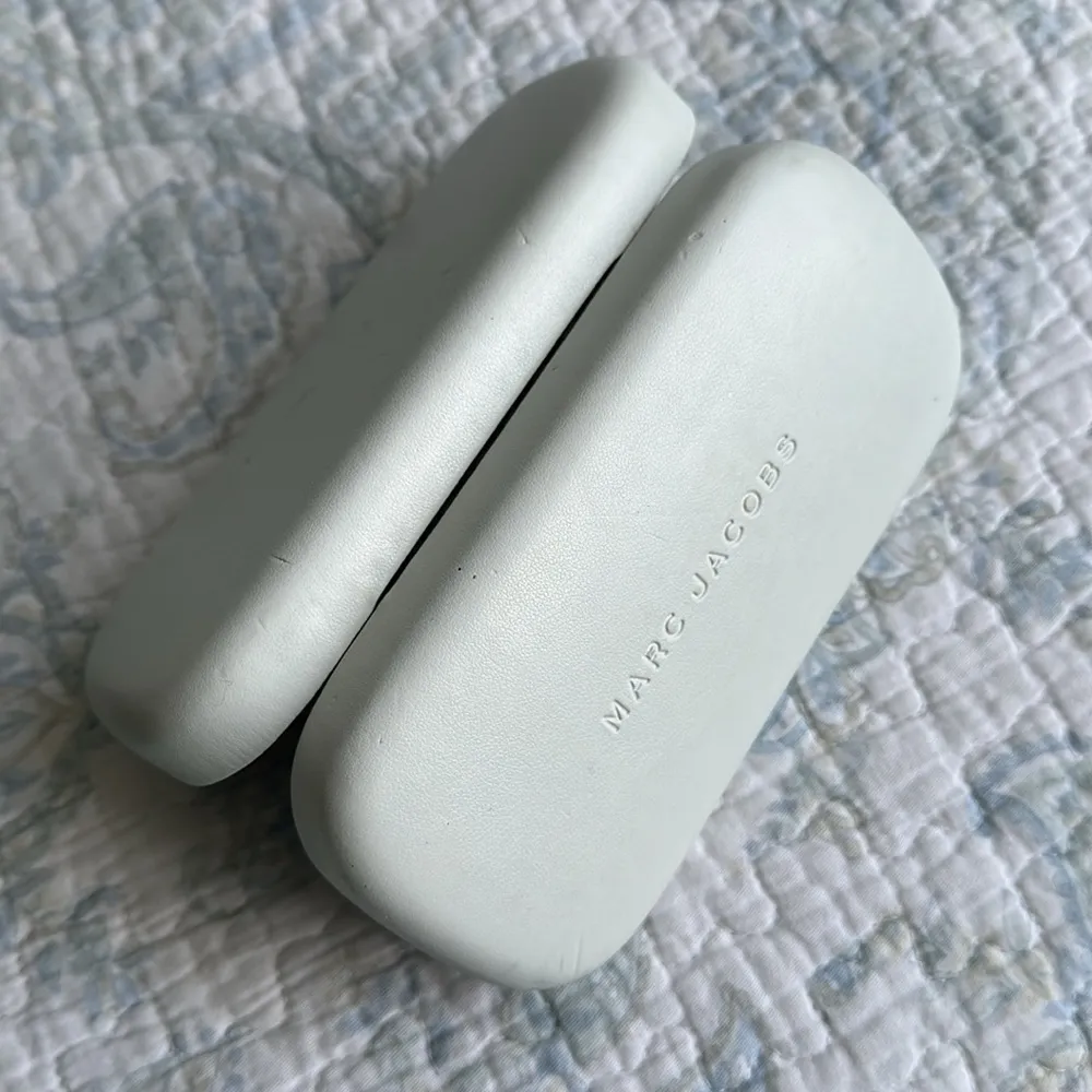 White Leatherette Padded Empty Case - Image 4