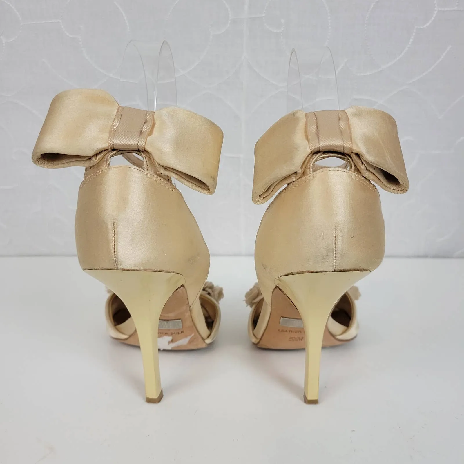 Badgley Mischka LELAH Womens Sandal‎ Size 5.5 Cream Frilly Wedding Bridal Heels - Image 13