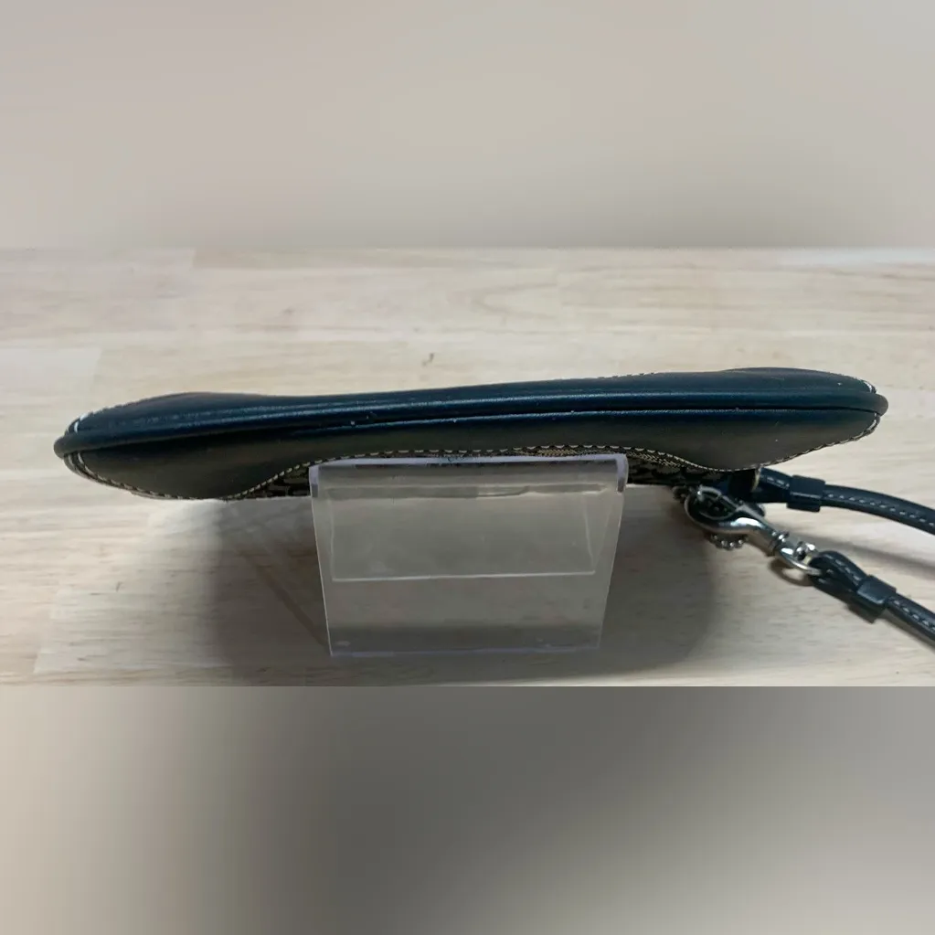 COACH BLACK MINI SIGNATURE C WRISTLET - Image 6