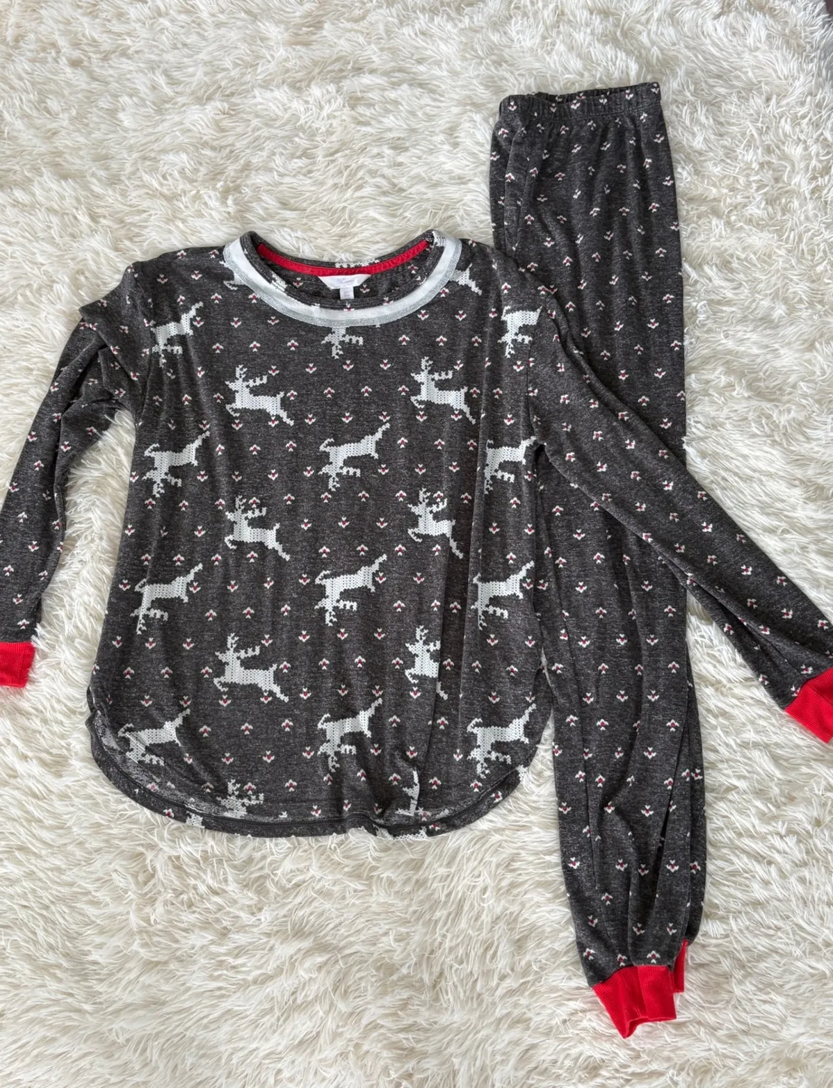 Secret Treasures Christmas Reindeer Pajama Set Sleepwear Gray Red S 4-6 - Image 1