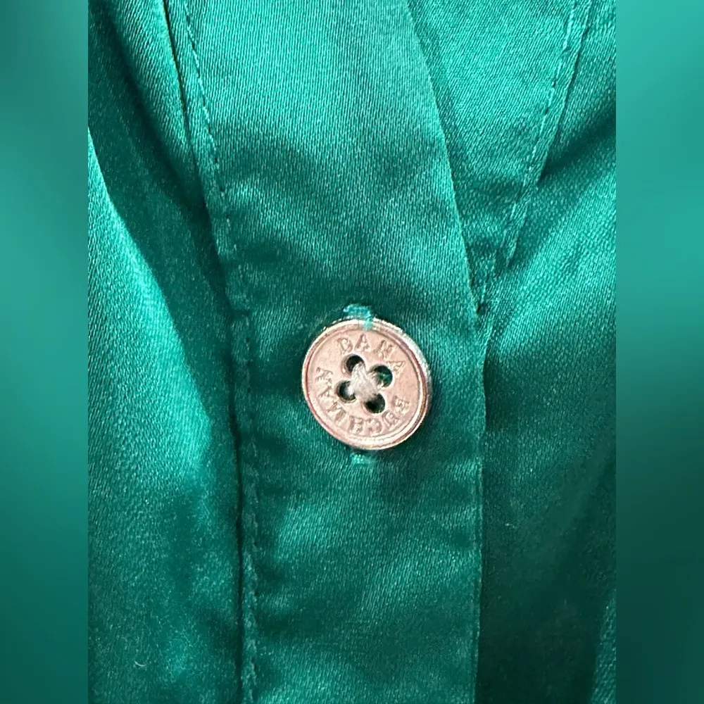 Dana Buchman Satin Emerald Green V Neck Metal Buttons & Metal Hooks Sleeve  Sz M - Image 3