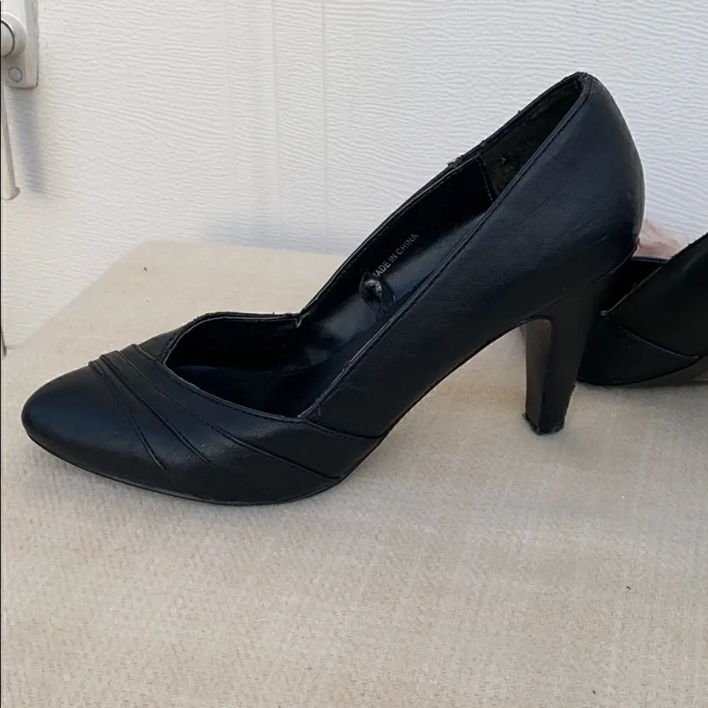 Forever 21 Black Faux Leather Pumps - Image 5