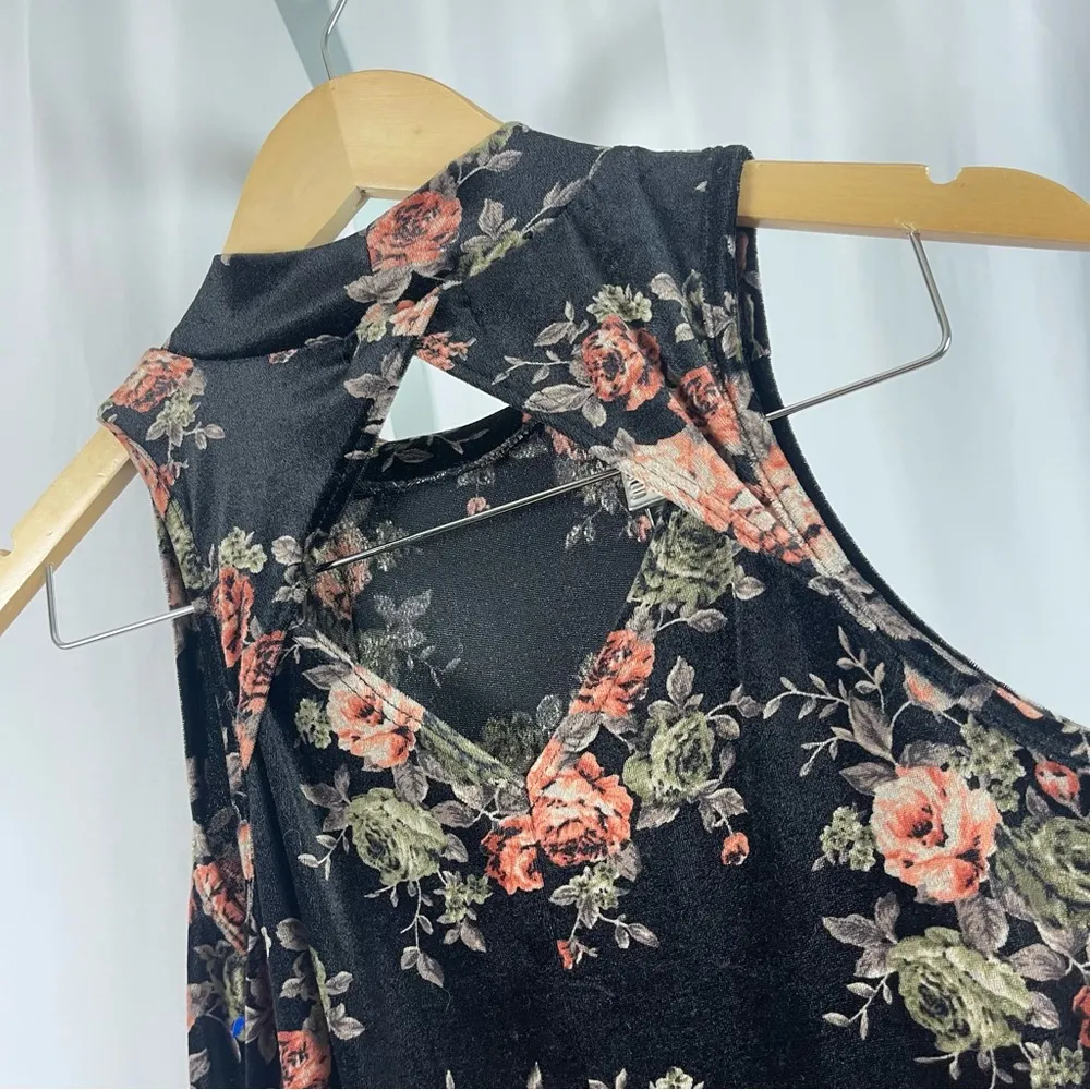 Ginger G Small Velvet Floral High Neck Diamond Open Back Formal Mini Dress - Image 4