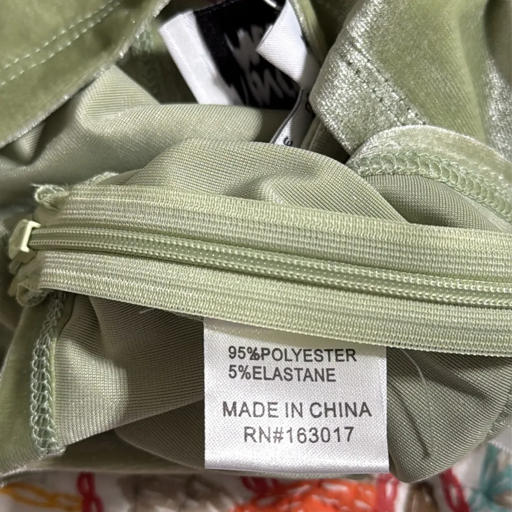 Princess Polly size 4 strapless halter top slim fitting zip back unlined green - Image 10