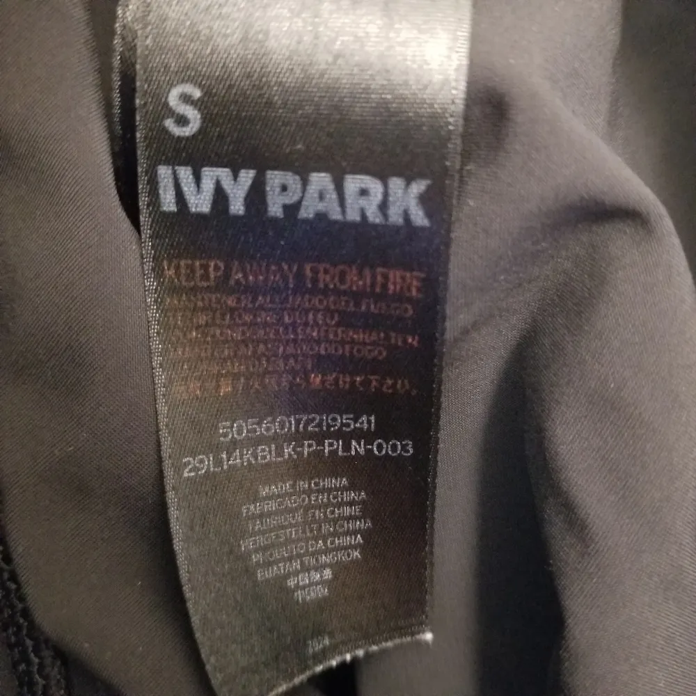 {S} Ivy Park Sculpted Capri  Black Leggings Beyonce Active Athleisure Loungewear - Image 9