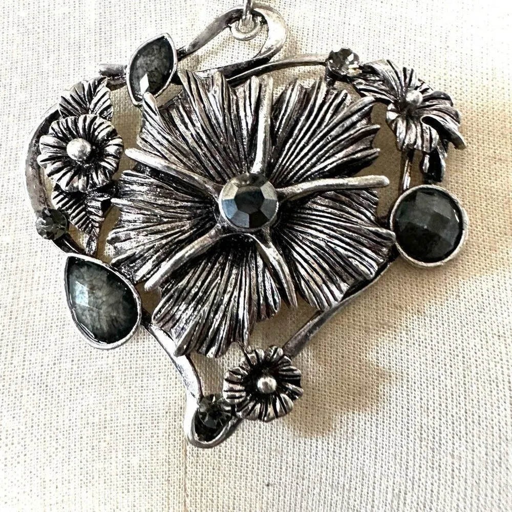 White House black market grey long pendant necklace - Image 4