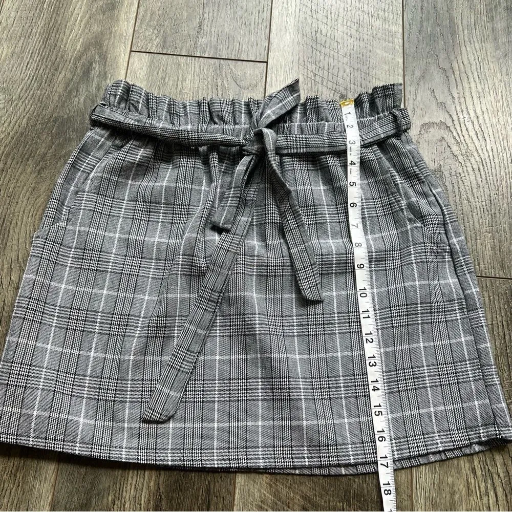 Kendall & Kylie Plaid Paperbag Skirt NWT from PacSun Black White Grey Tie Belt L - Image 8