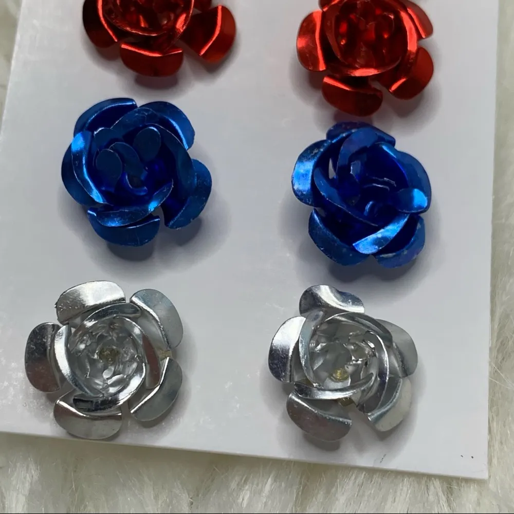 4 Large Metallic Rose Metal Stud Earrings Flawed Gold - Image 6