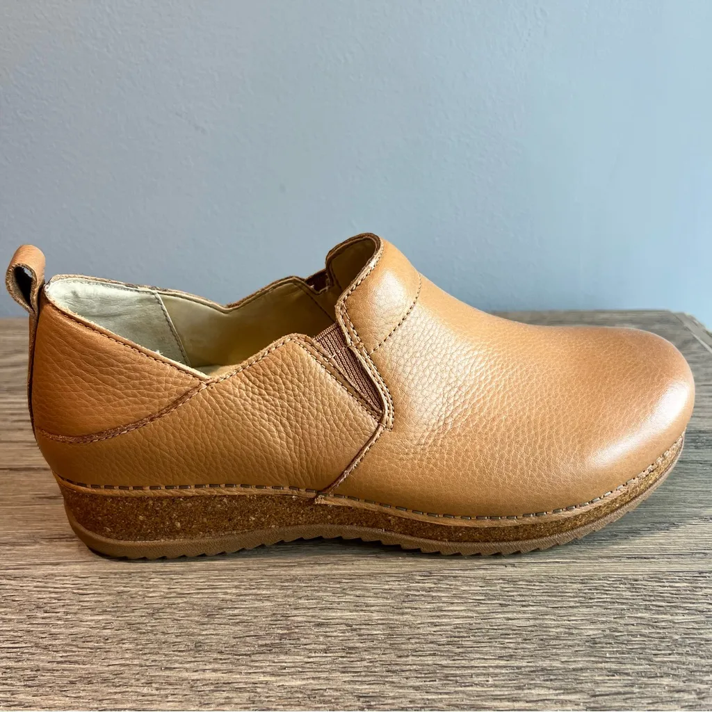 Dansko Meara Slip On Clogs Tan Waxy Milled Clog Size EU 41 - Image 6