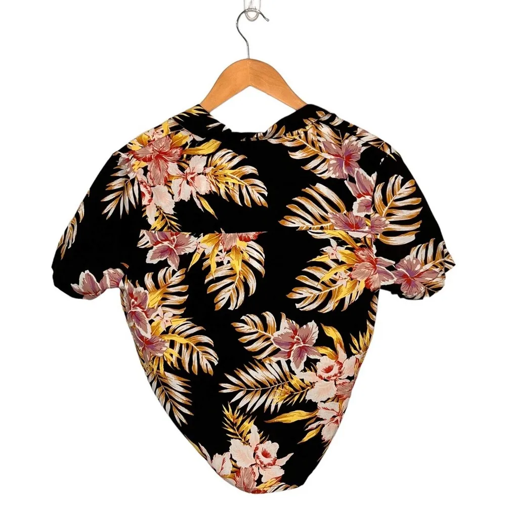 New Volcom Gen Wow Womens Cropped Tropical Floral Shirt Black XS - Image 4