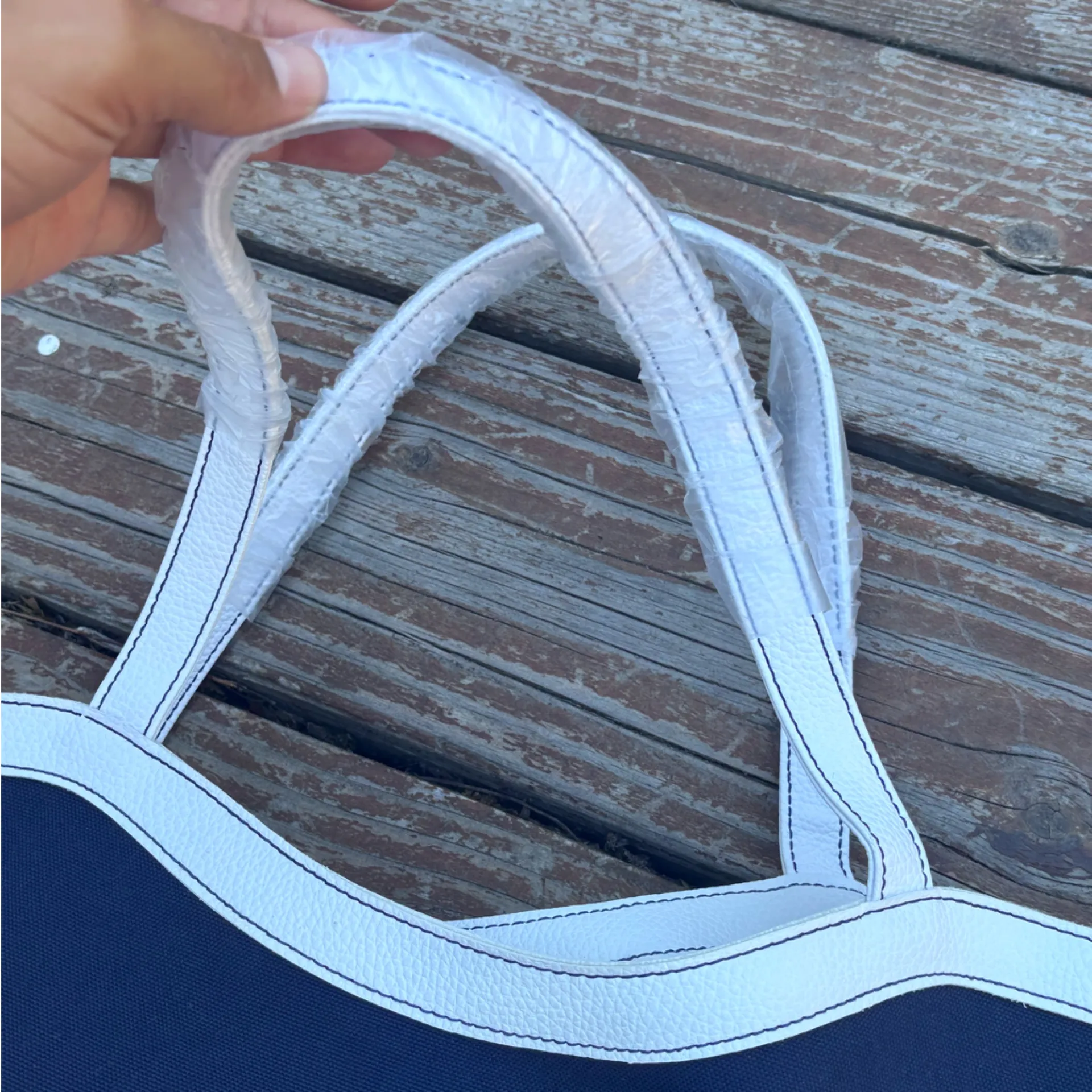 Estée Lauder Like New Condition Purse - Image 5