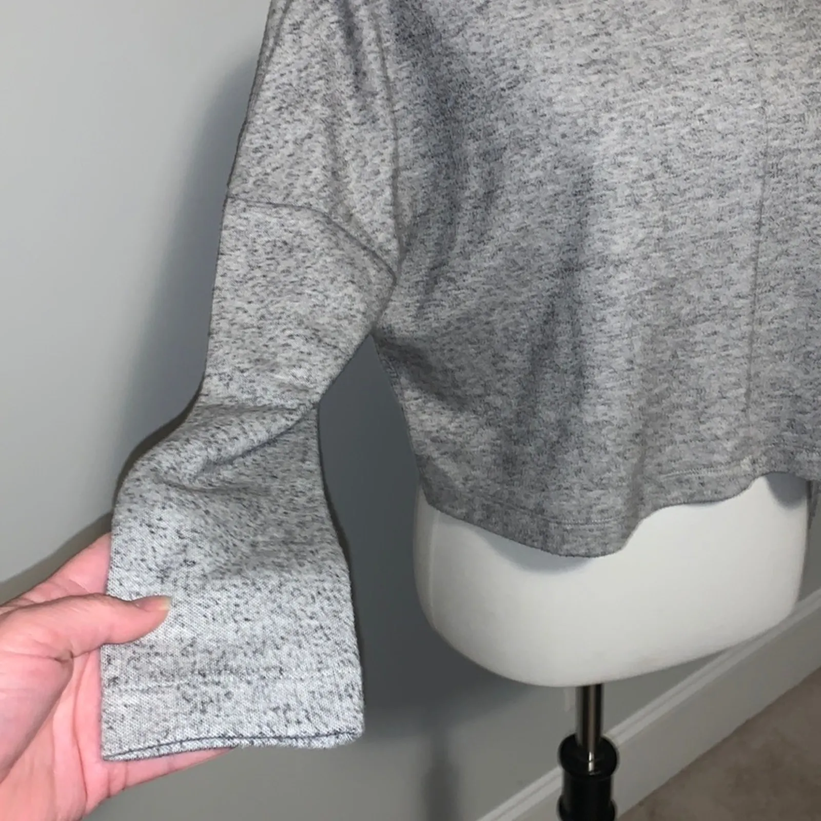 Vineyard Vines Cropped Crew Neck Long Sleeve Gray Knit Marled Top Sz XS - Image 4