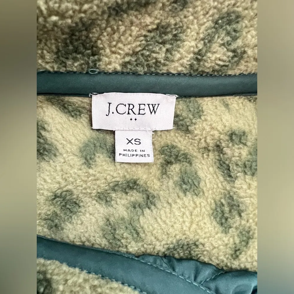 J. Crew Sherpa Fleece Quilted Snap Loden Green Leopard Print Size XS - Image 9