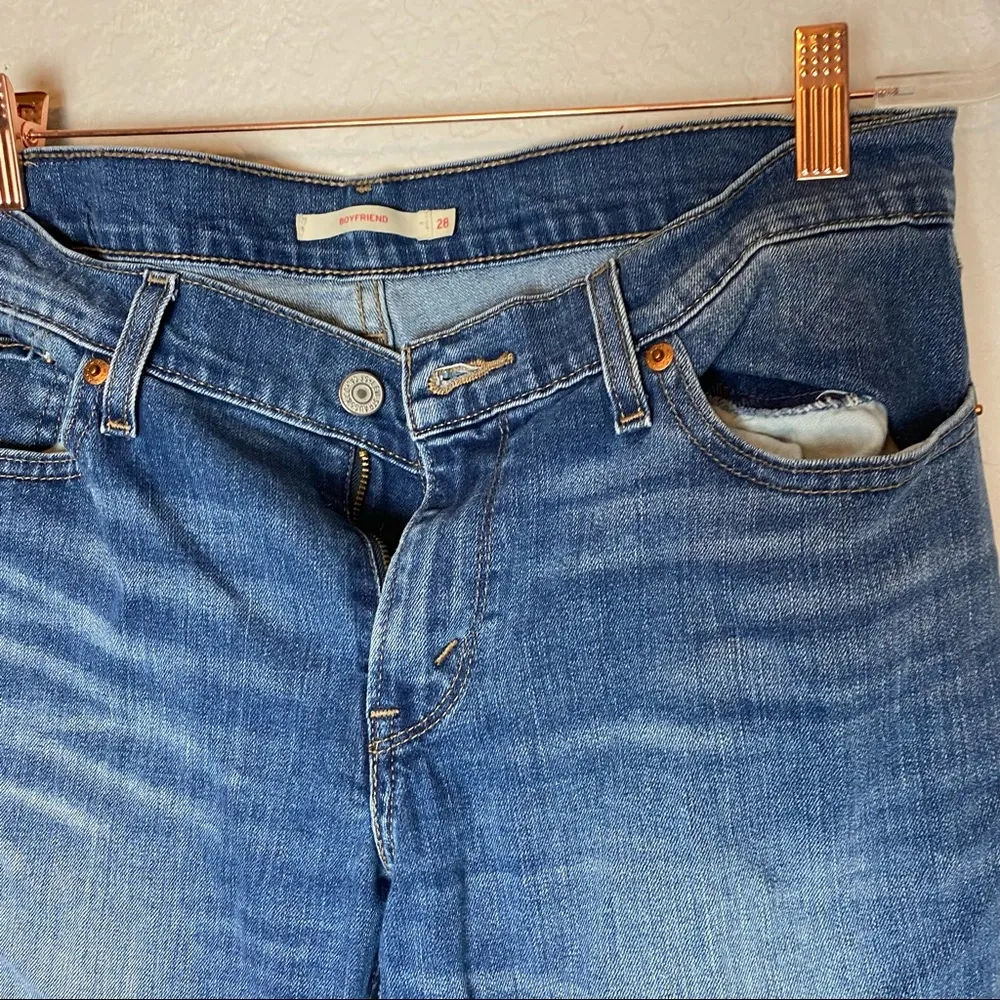 Levi’s Boyfriend Medium wash Skinny Jeans 28 - Image 2