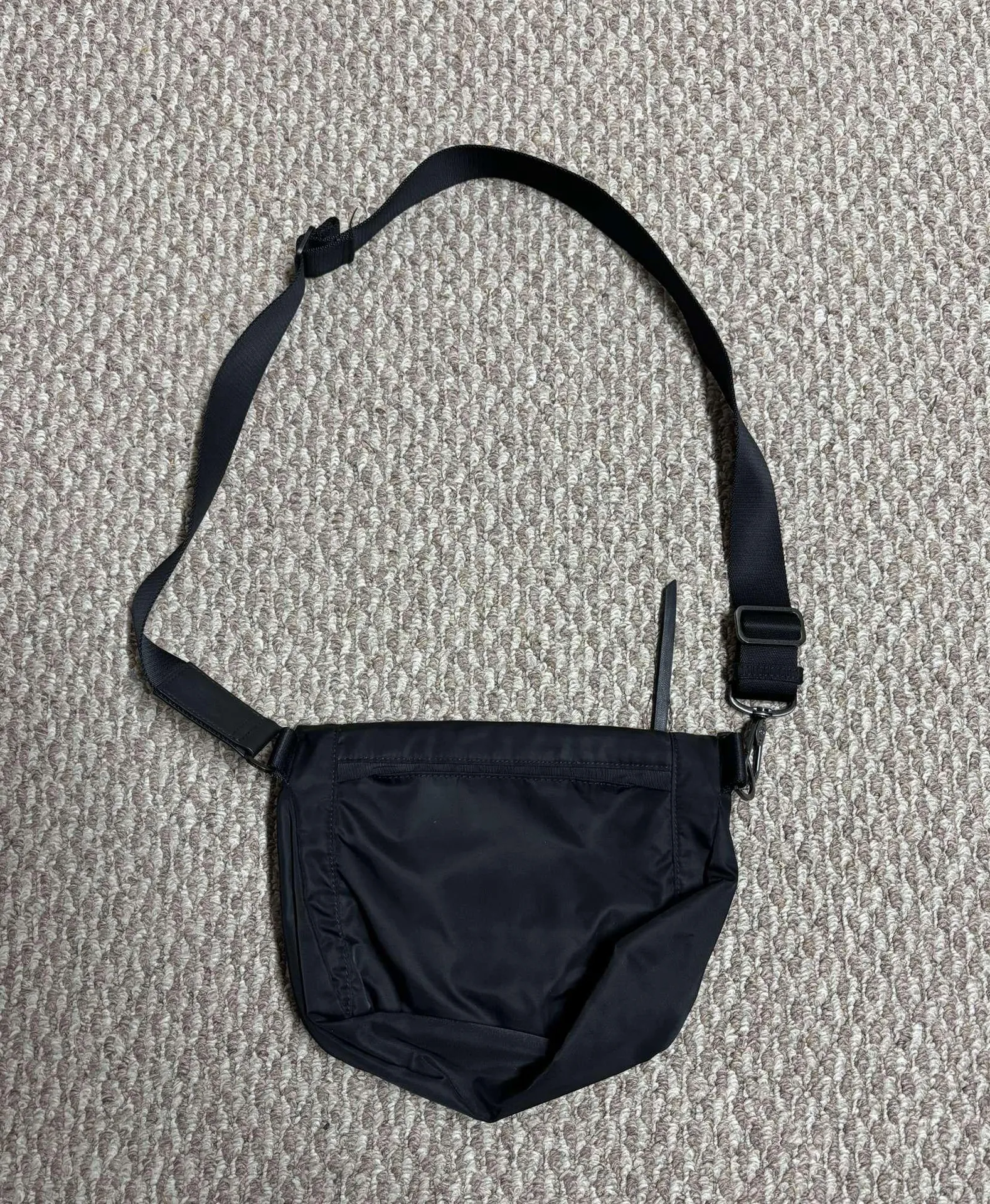 Black Crossbody Athletic Tote Bag - Image 4