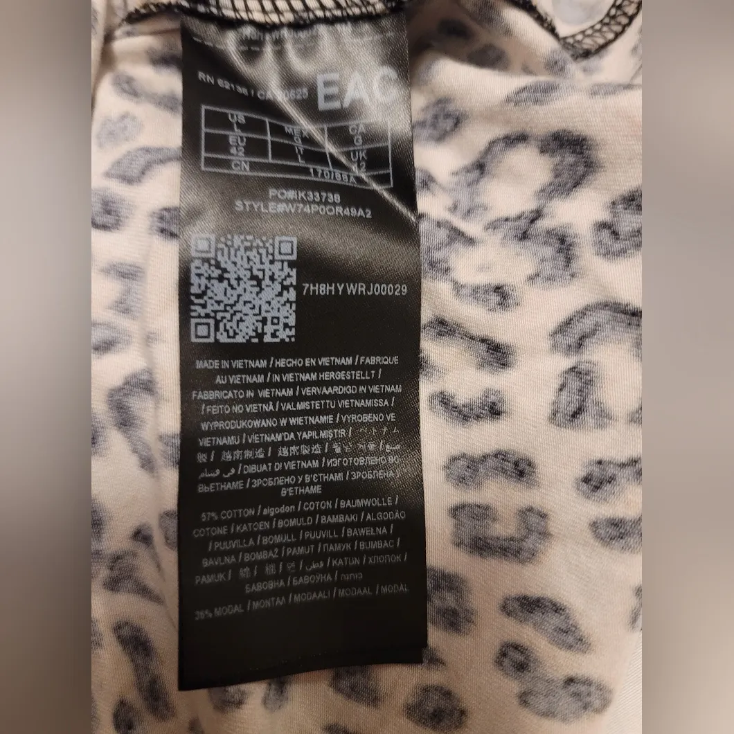 GUESS Women's Long Sleeve Specta Choker Top, Leo camo Natural, Large - Image 7