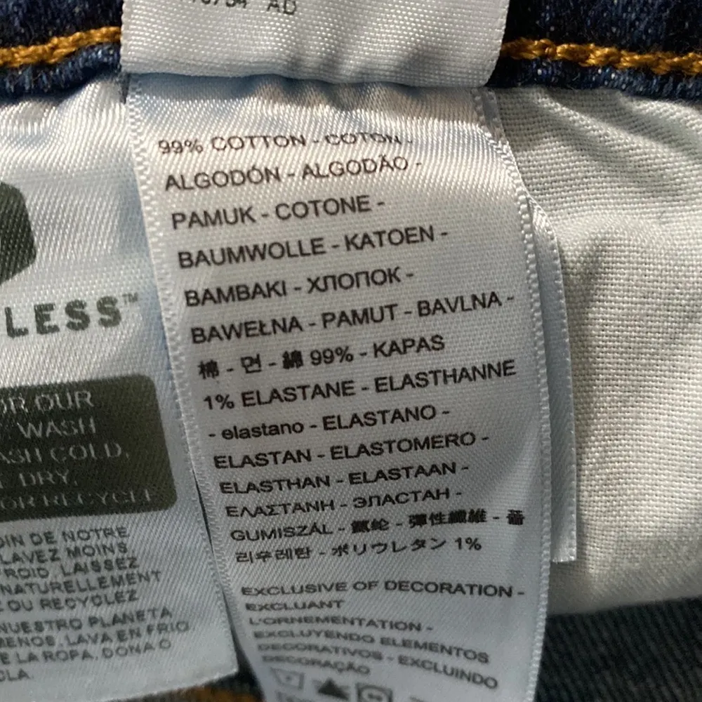 Levi’s Premium 501 High-Rise Distressed mini Shorts in Salsa Destiny Wash sz 27 - Image 10