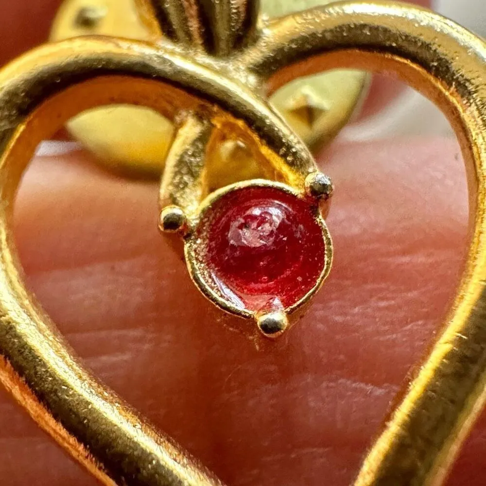 Harriet Carter vintage heart and ruby pin Gold - Image 8
